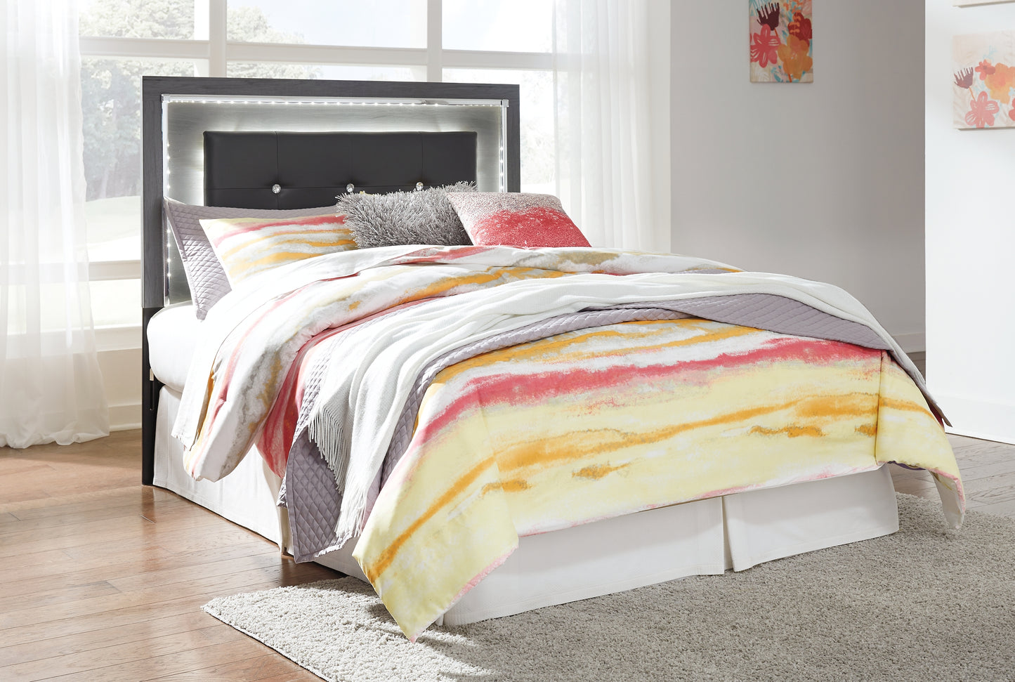 Cabecero de cama con paneles tapizados y tocador con espejo Lodanna