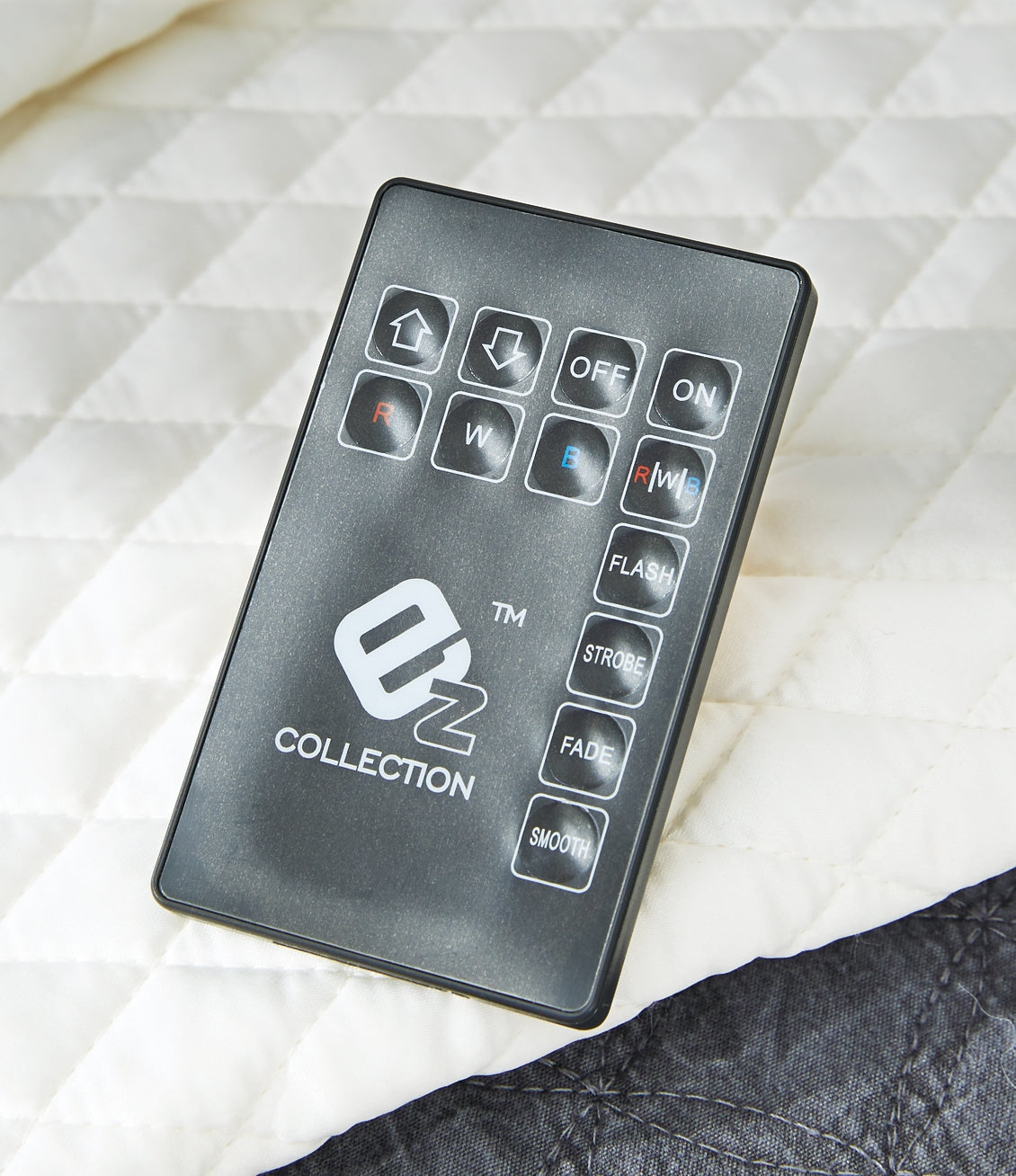 Cama de dos plazas Lodanna con dos cajones de almacenamiento y tocador con espejo