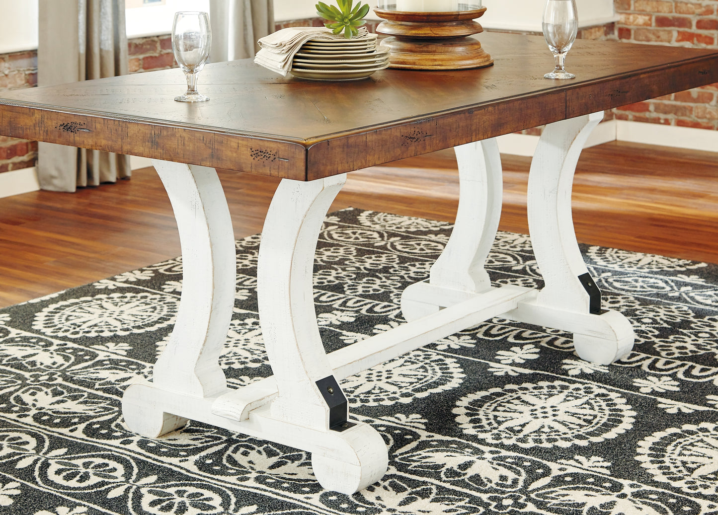 Mesa de comedor y 6 sillas Valebeck