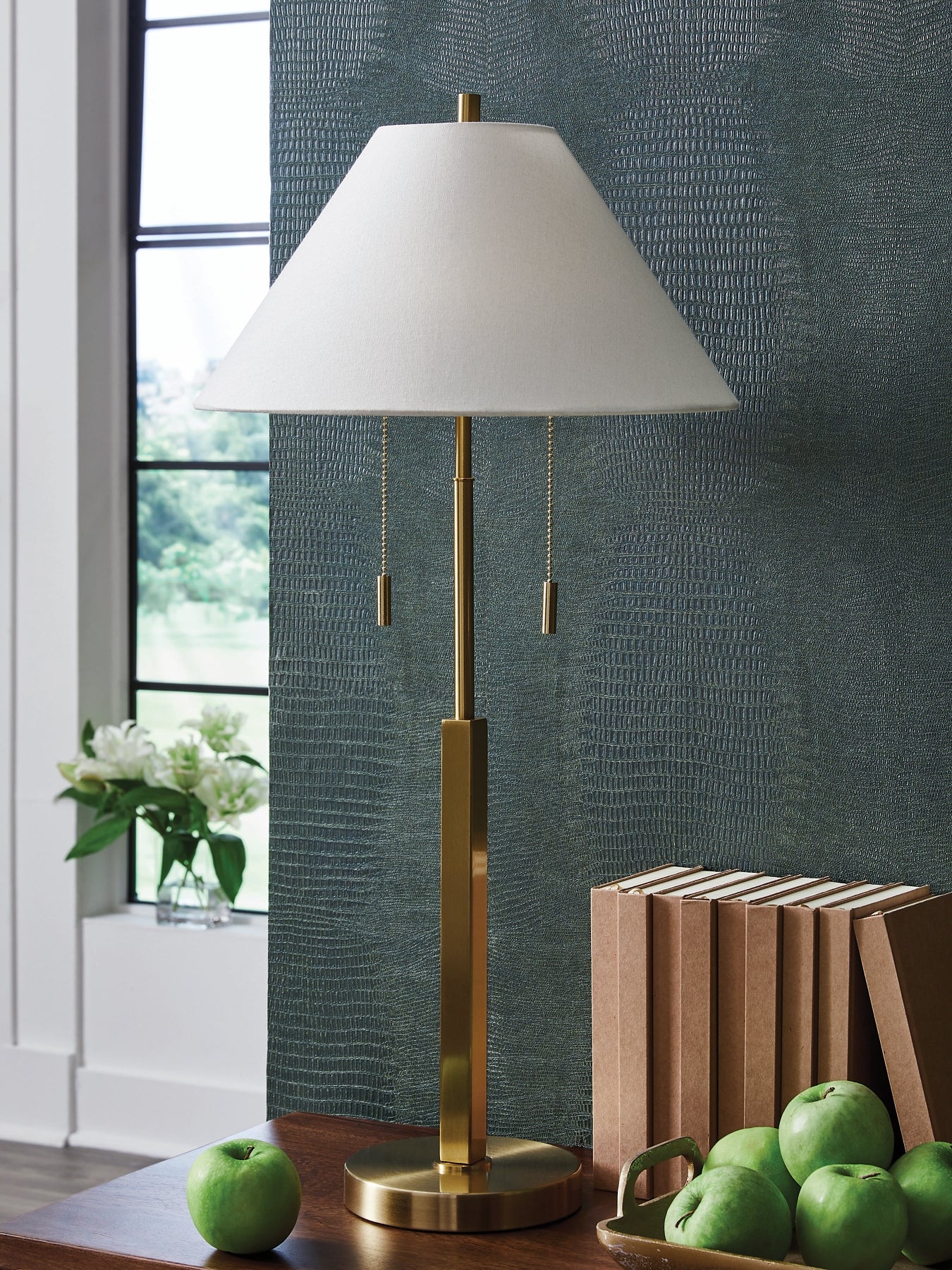 Haigwood Metal Table Lamp (1/CN)