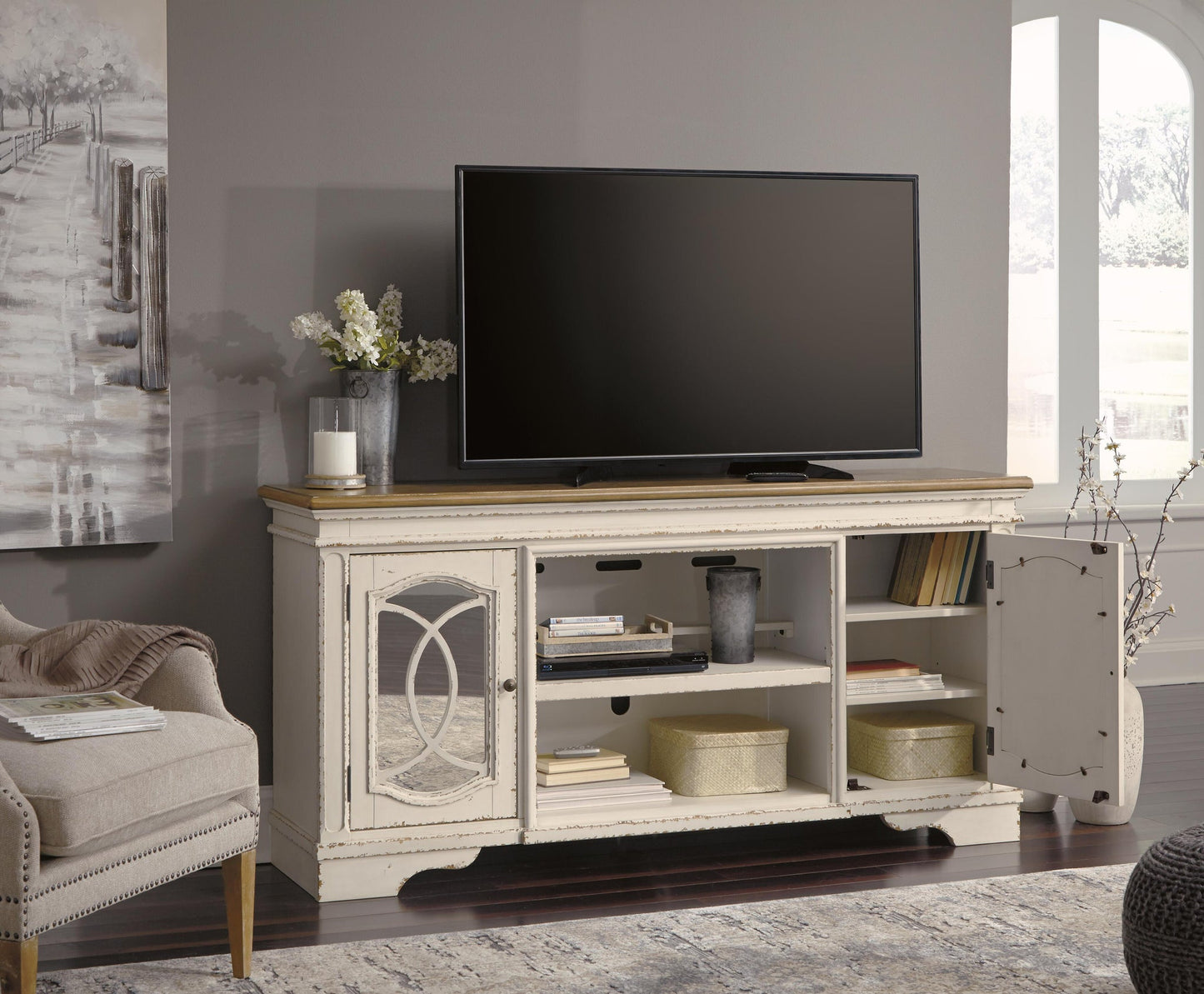Mueble de TV Realyn XL con opción de chimenea