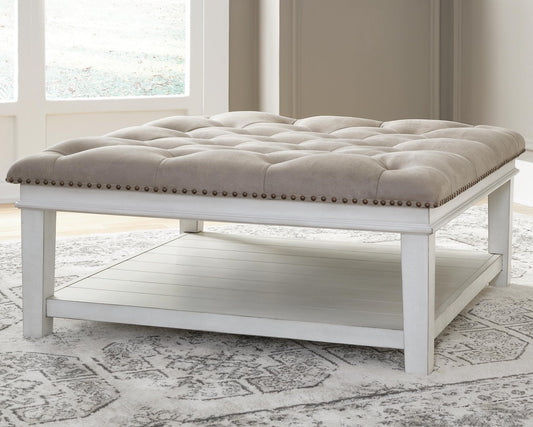 Mesa de cóctel otomana UPH de Kanwyn
