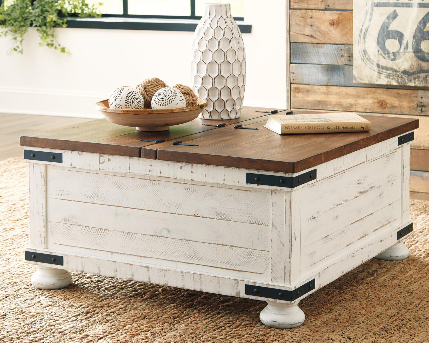 Mesa de cóctel Wystfield con espacio de almacenamiento