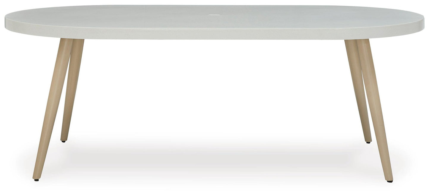 Mesa de comedor ovalada Seton Creek con UMB OPT