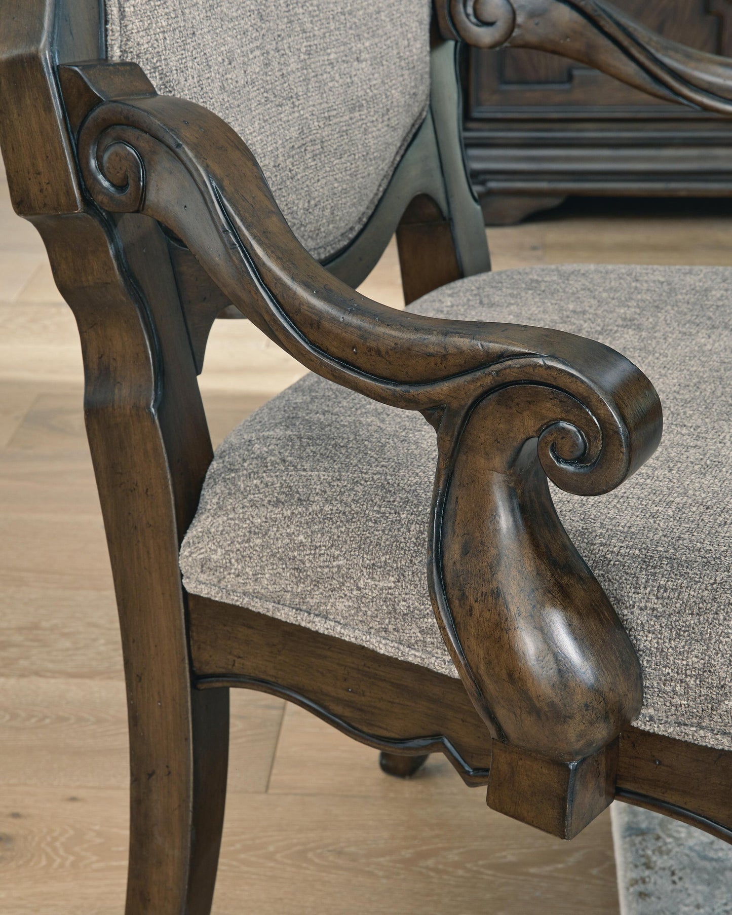 Sillón con brazos UPH para comedor Maylee (2 unidades)