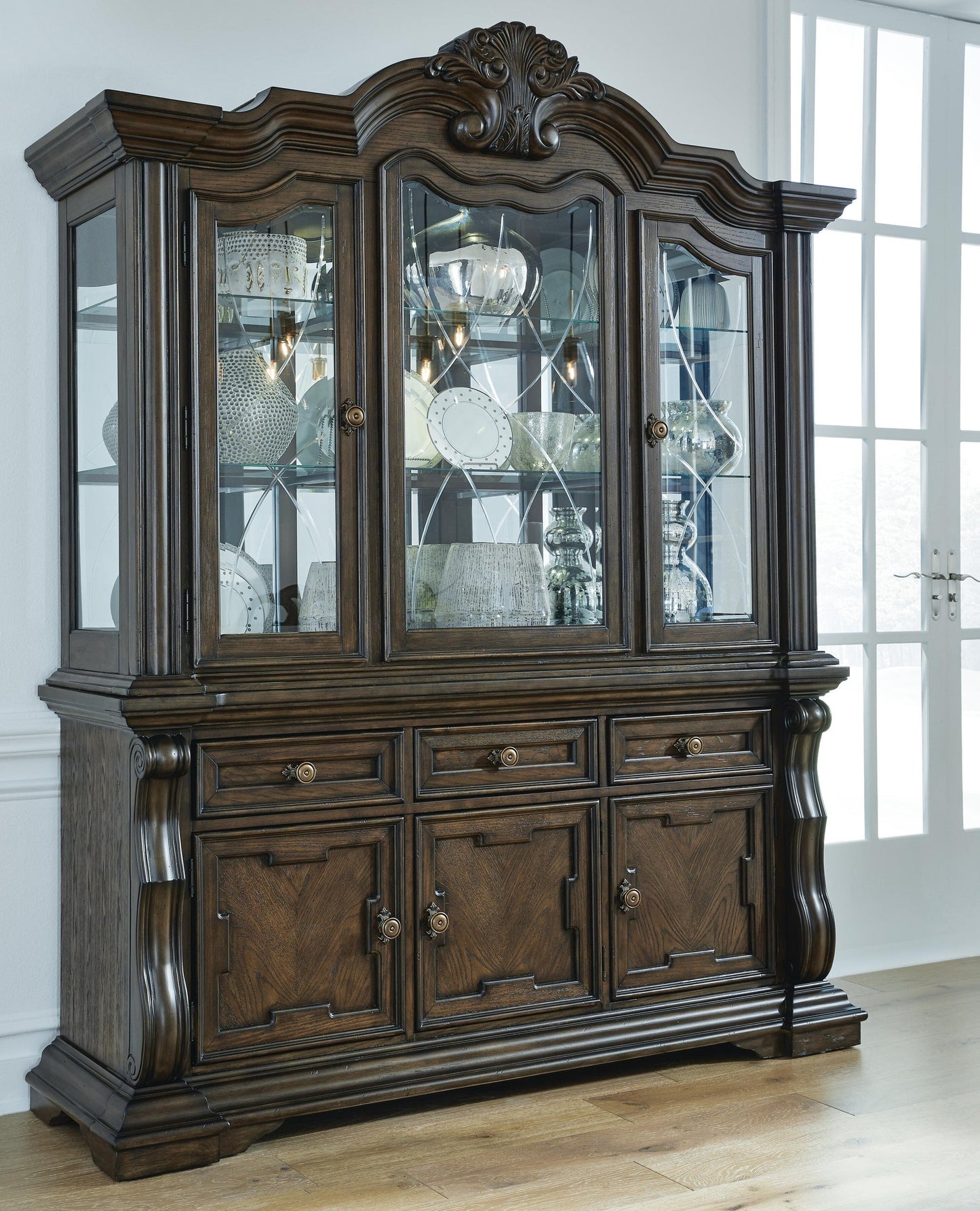 Comedor tipo buffet y aparador Maylee