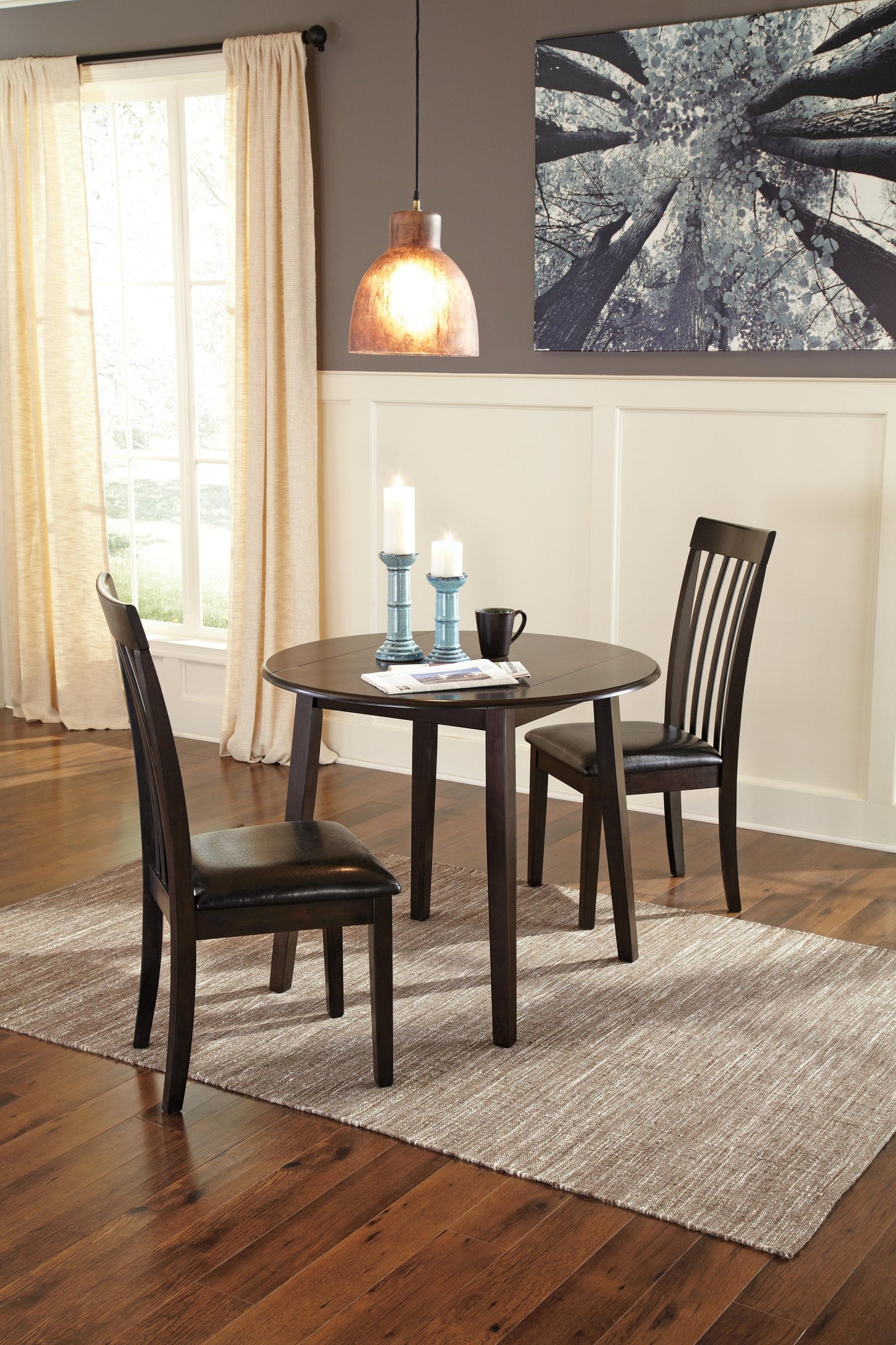 Mesa de comedor Hammis y 2 sillas