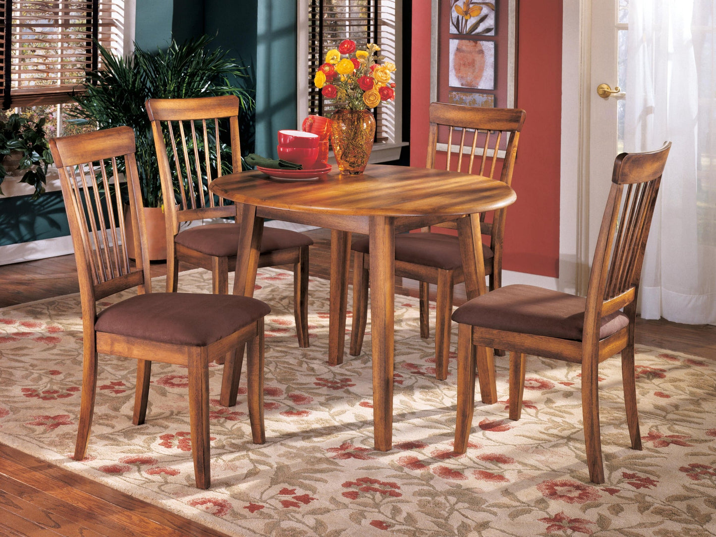 Mesa de comedor y 4 sillas Berringer