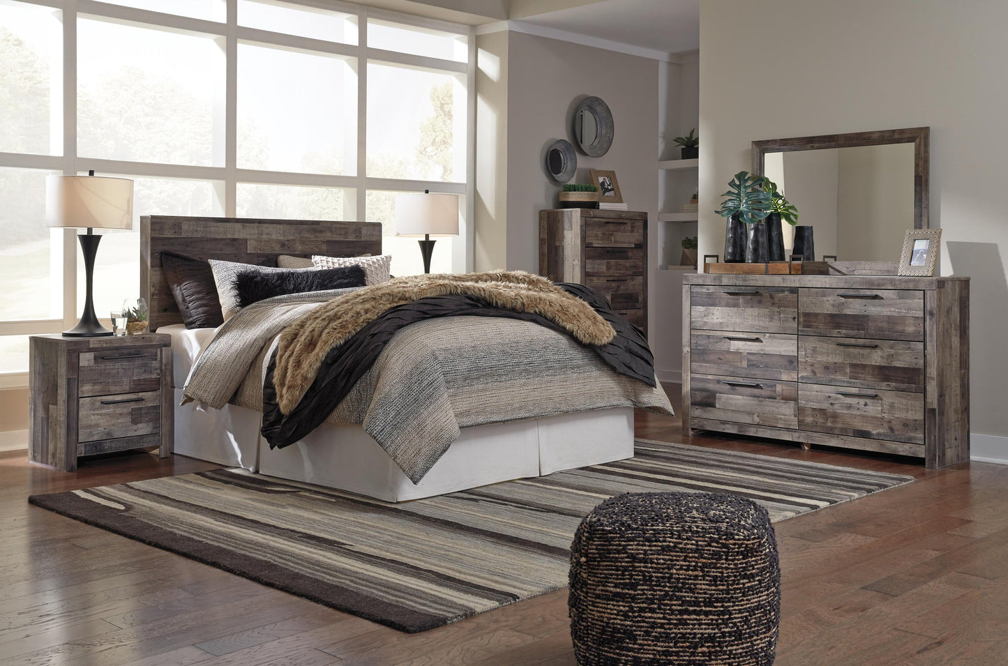 Cabecero de cama tamaño queen o completo Derekson con tocador con espejo, cómoda y mesita de noche