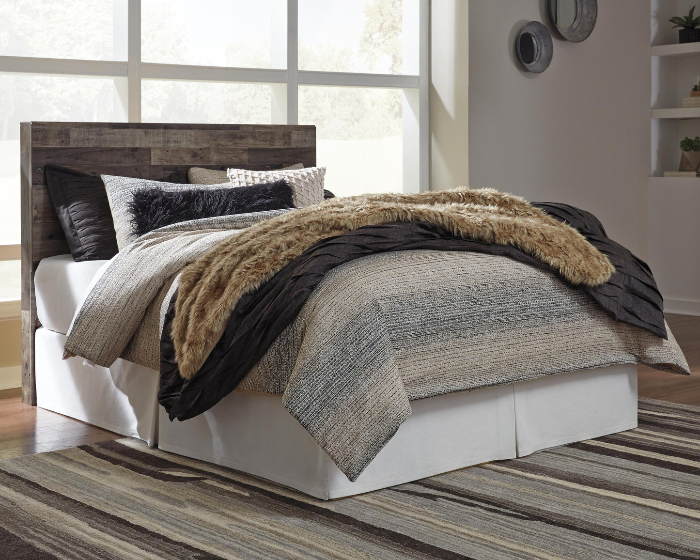 Cabecero de cama tamaño queen o completo Derekson con tocador con espejo, cómoda y mesita de noche