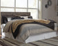 Cabecero de cama con paneles Derekson King con tocador con espejo, cómoda y mesita de noche