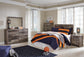 Cabecero de cama Derekson con paneles completos, tocador con espejo, cómoda y mesita de noche
