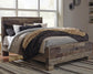 Cama Queen con paneles Derekson, tocador con espejo, cómoda y mesita de noche