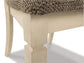Mesa de comedor Bolanburg con 2 sillas y 2 bancos