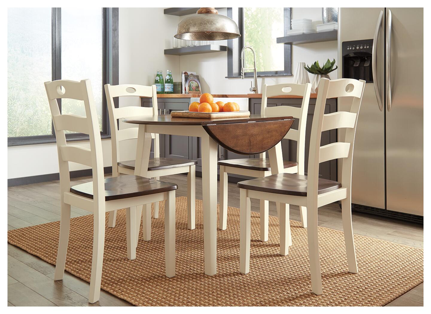 Mesa de comedor y 4 sillas Woodanville