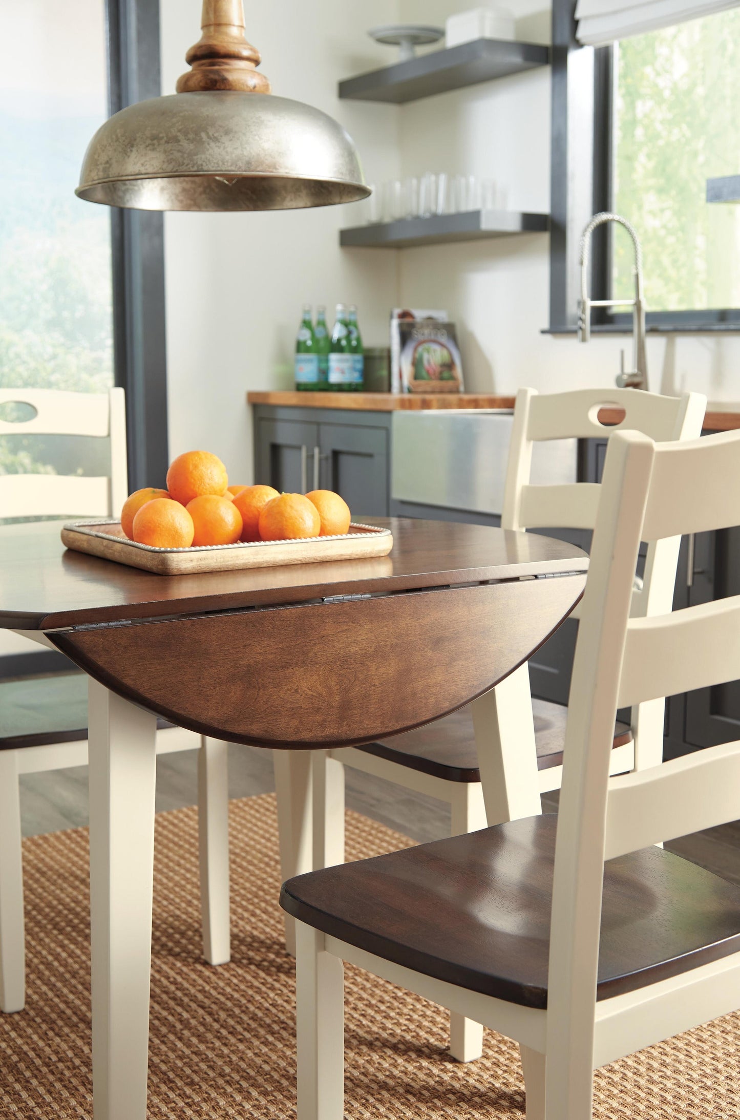 Mesa de comedor y 4 sillas Woodanville