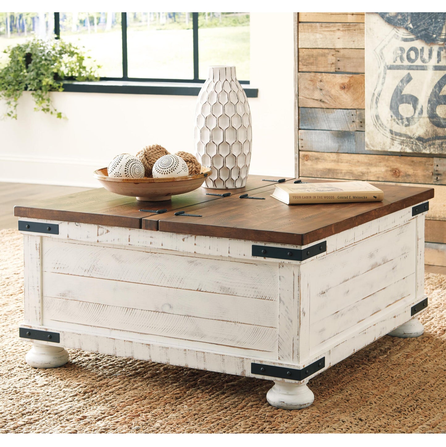 Mesa de cóctel Wystfield con espacio de almacenamiento