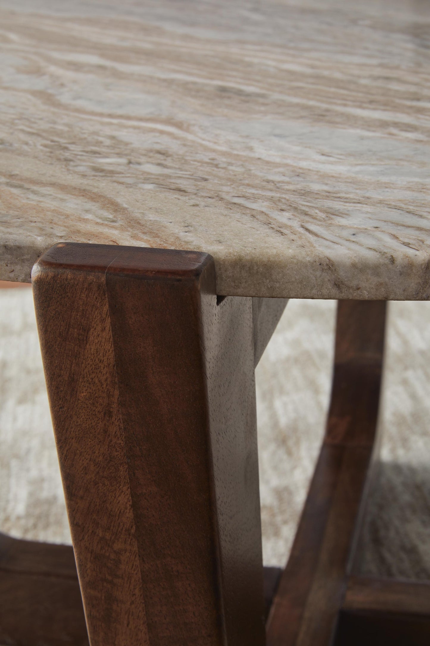 Tanidore Round Cocktail Table