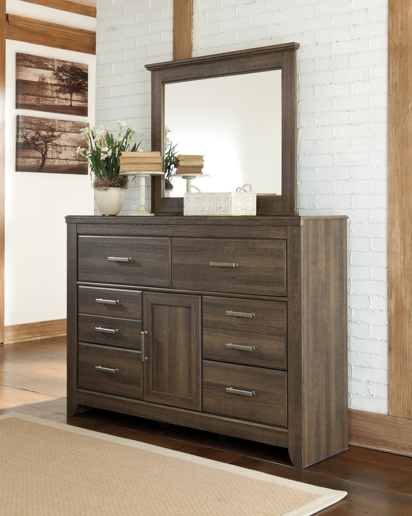Juararo King Panel Bed with Mirrored Dresser and 2 Nightstands